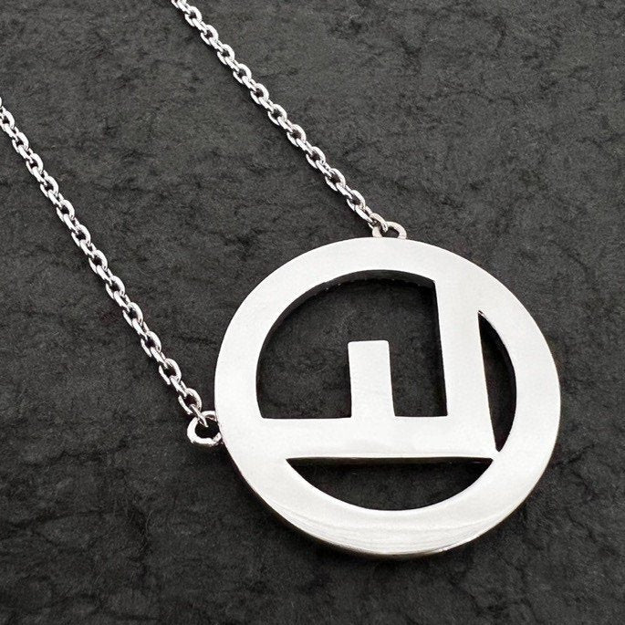 FENDI F LOGO NECKLACE FULL DIAMOND