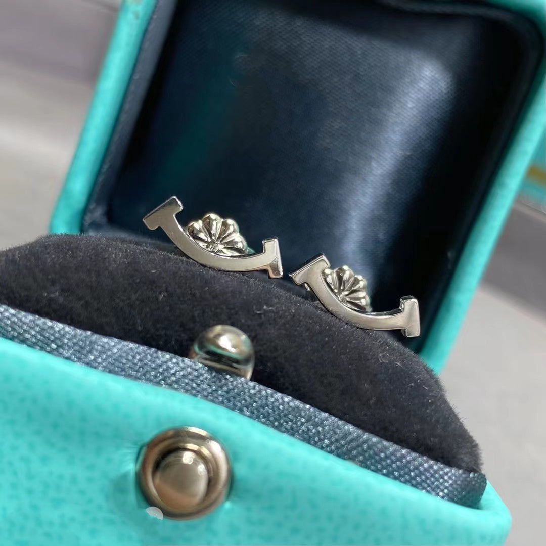 TIFFANY SMILE EARRINGS