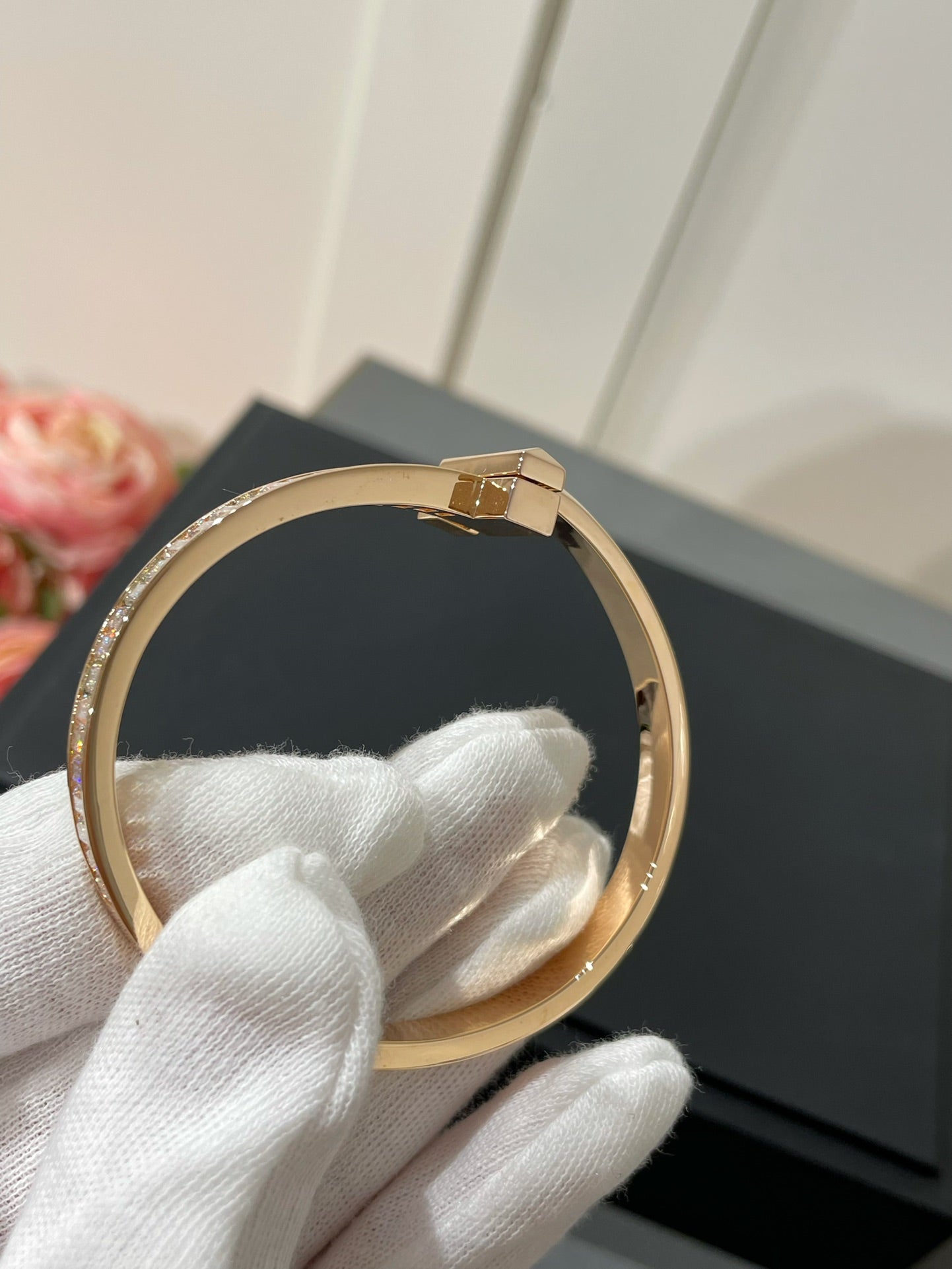 TIFFANY WIDE HINGED BANGLE PINK GOLD WITH BAGUETTE DIAMONDS