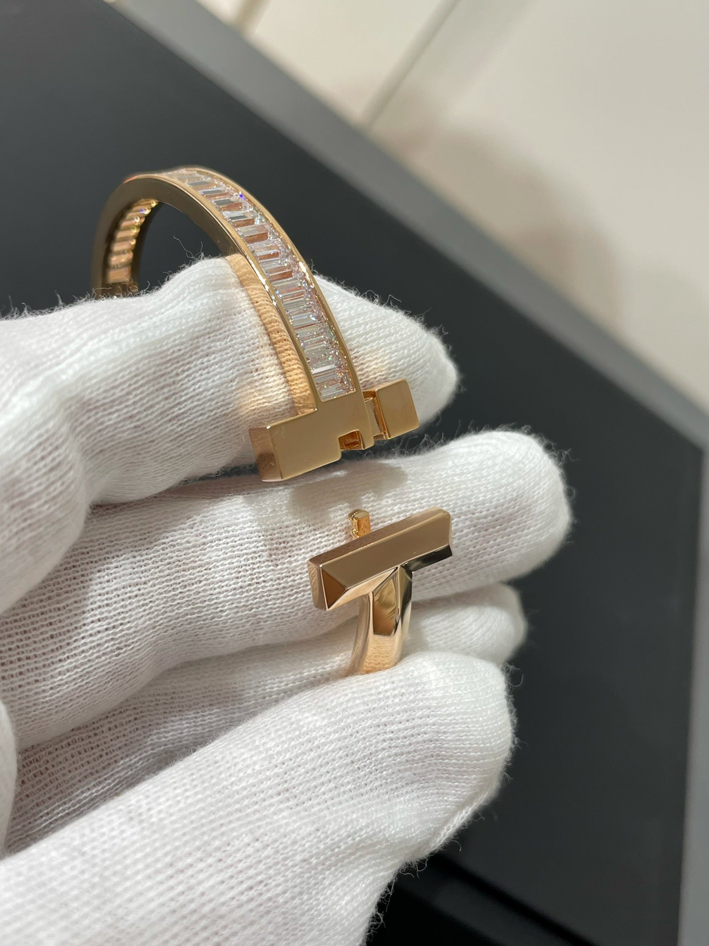 TIFFANY WIDE HINGED BANGLE PINK GOLD WITH BAGUETTE DIAMONDS