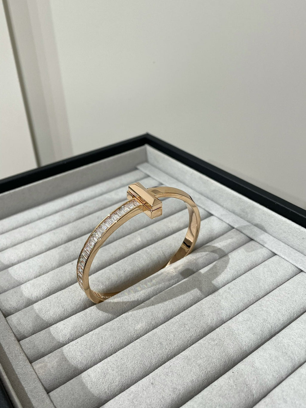TIFFANY WIDE HINGED BANGLE PINK GOLD WITH BAGUETTE DIAMONDS