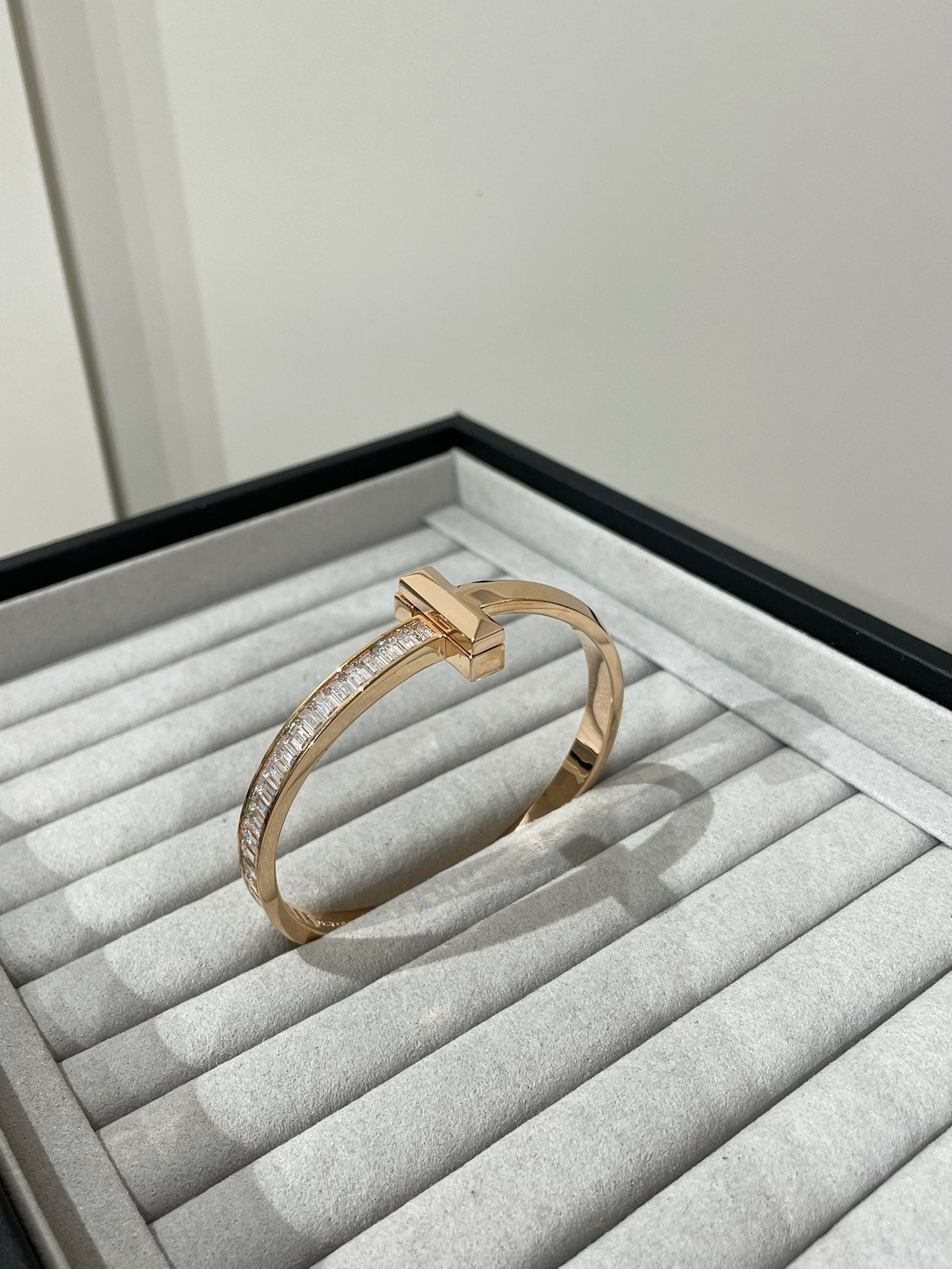 TIFFANY WIDE HINGED BANGLE PINK GOLD WITH BAGUETTE DIAMONDS
