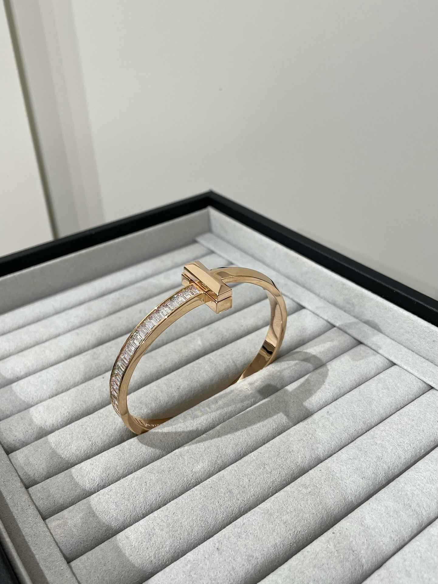 TIFFANY WIDE HINGED BANGLE PINK GOLD WITH BAGUETTE DIAMONDS