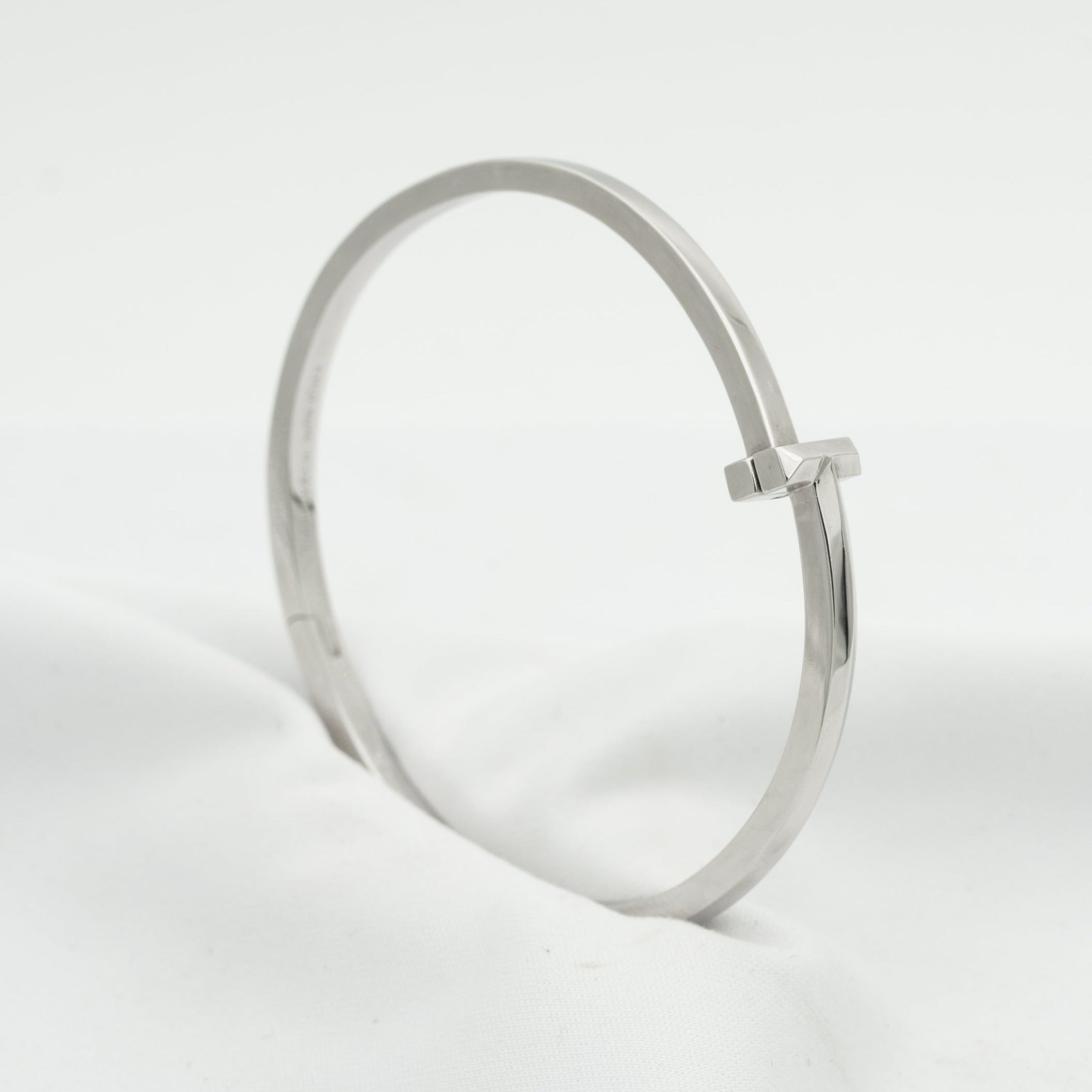 TIFFANY NARROW HINGED BANGLE