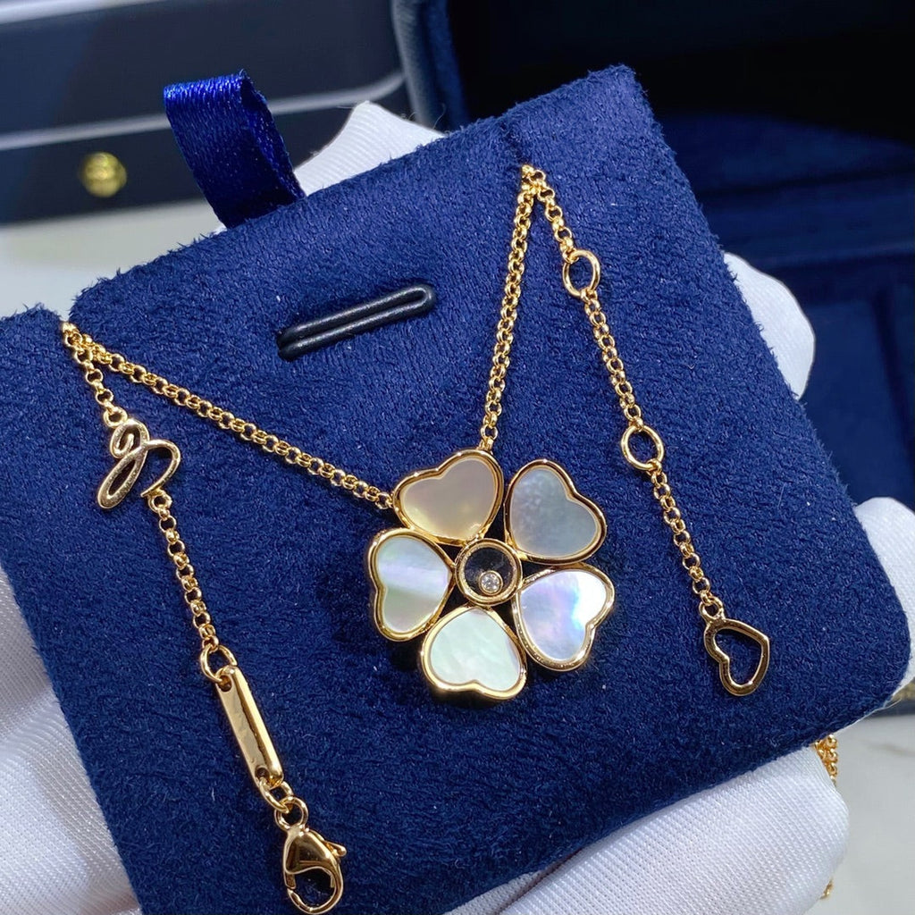 CHOPARD HAPPY HEART FLOWER NECKLACE
