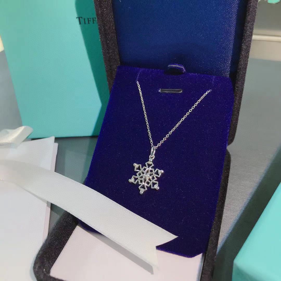 TIFFANY STERLING SILVER SNOWFLAKE PENDANT NECKLACE