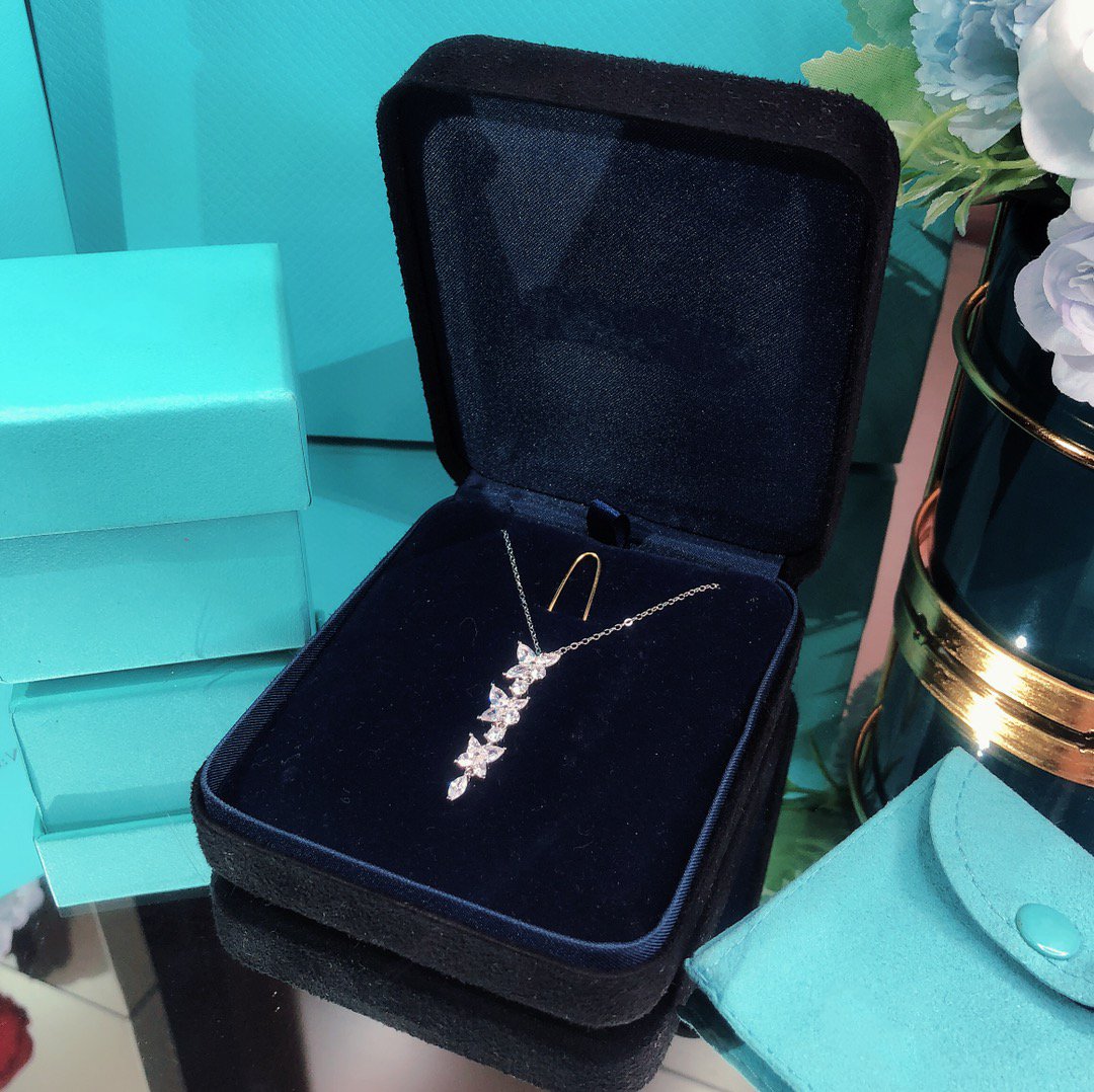 TIFFANY MIXED CLUSTER DIAMOND DROP PENDANT