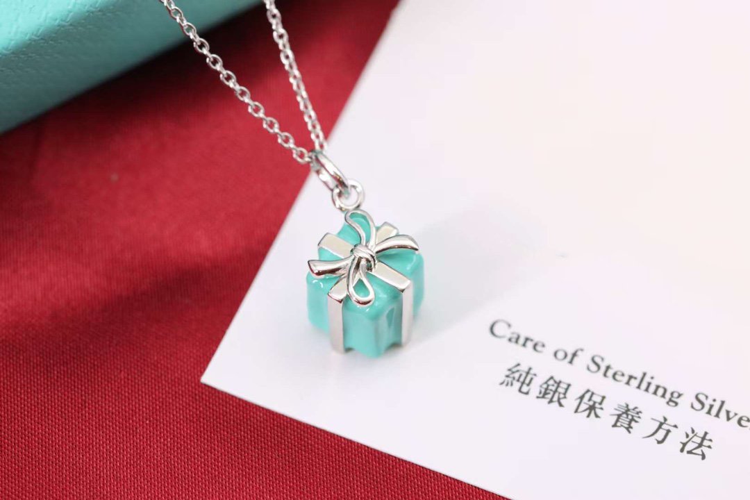 TIFFANY BLUE BOX CHARM NECKLACE
