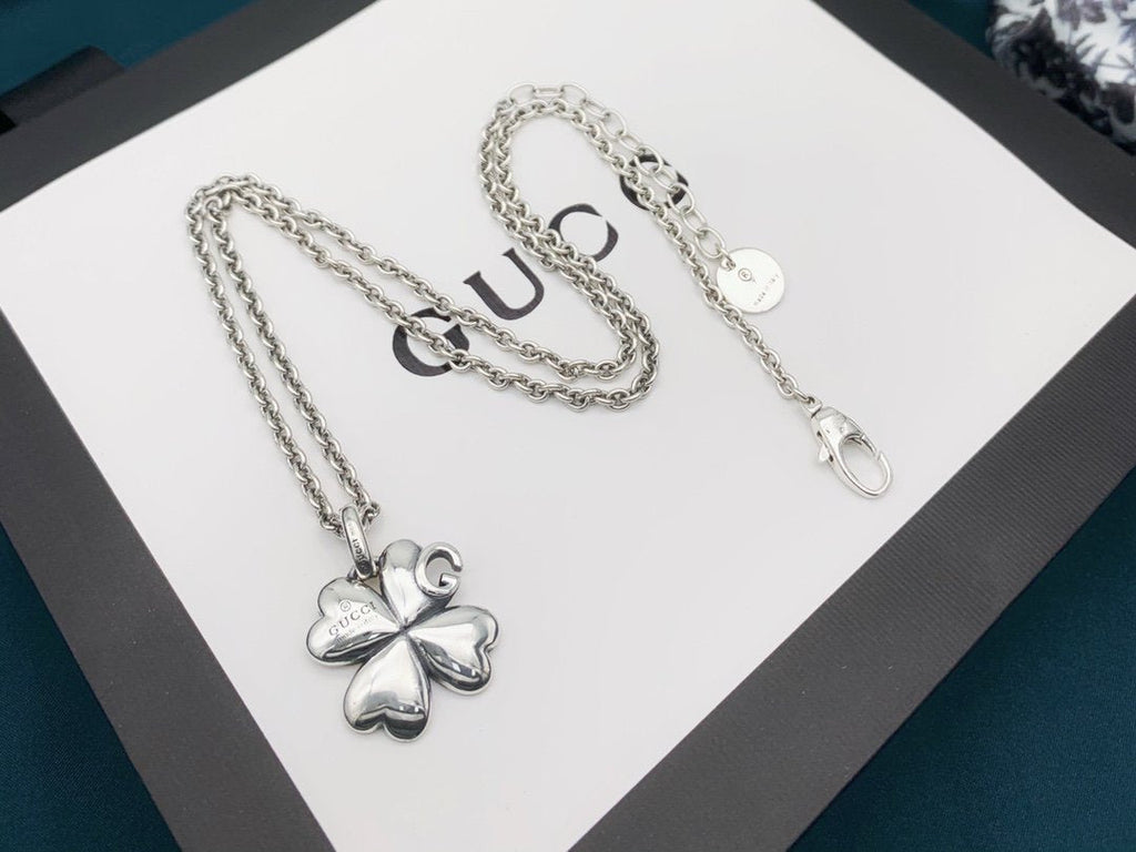 GUCCI GG SILVER CLOVER NECKLACE