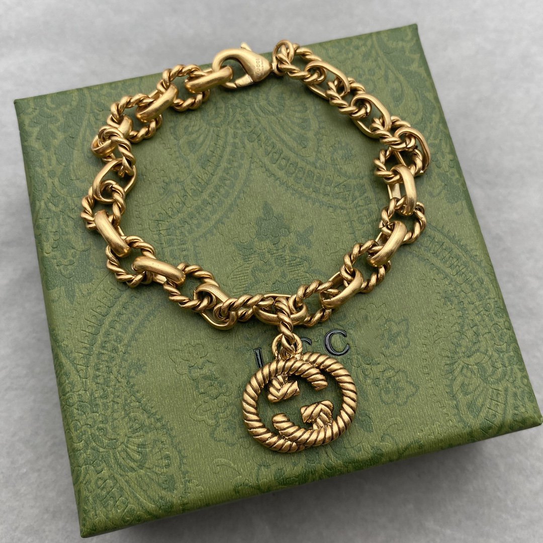 GUCCI FANCY LINK CHAIN GOLD BRACELET ALPHABET