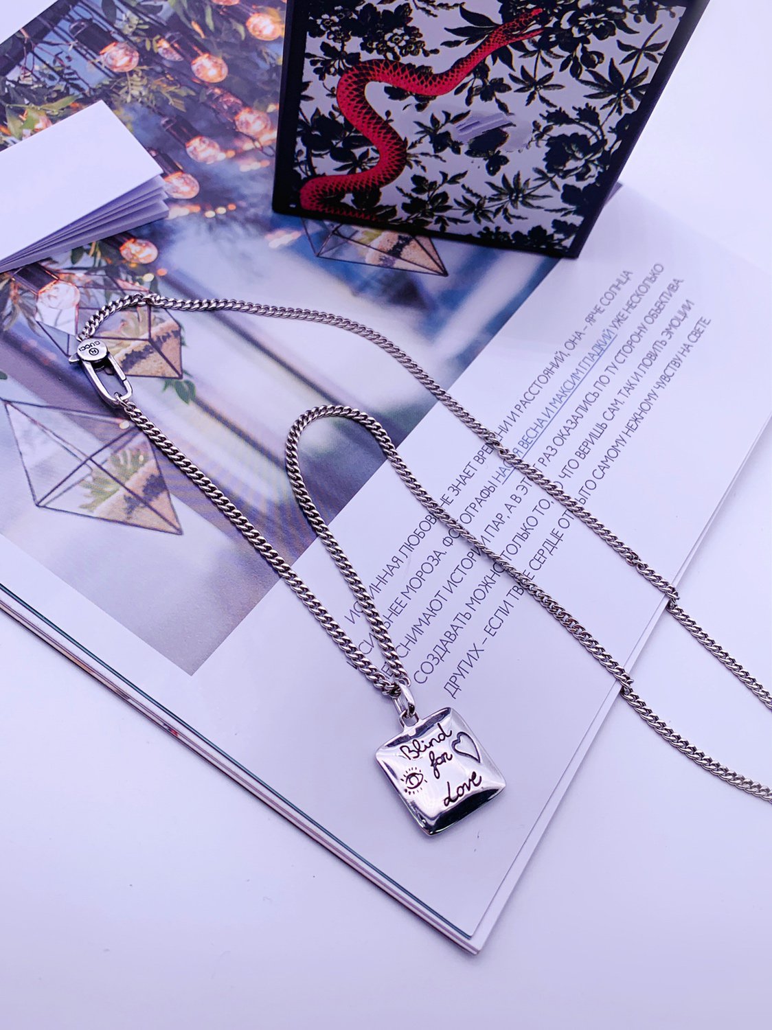 GUCCI LOGO ENGRAVED SQUARE PENDANT NECKLACE