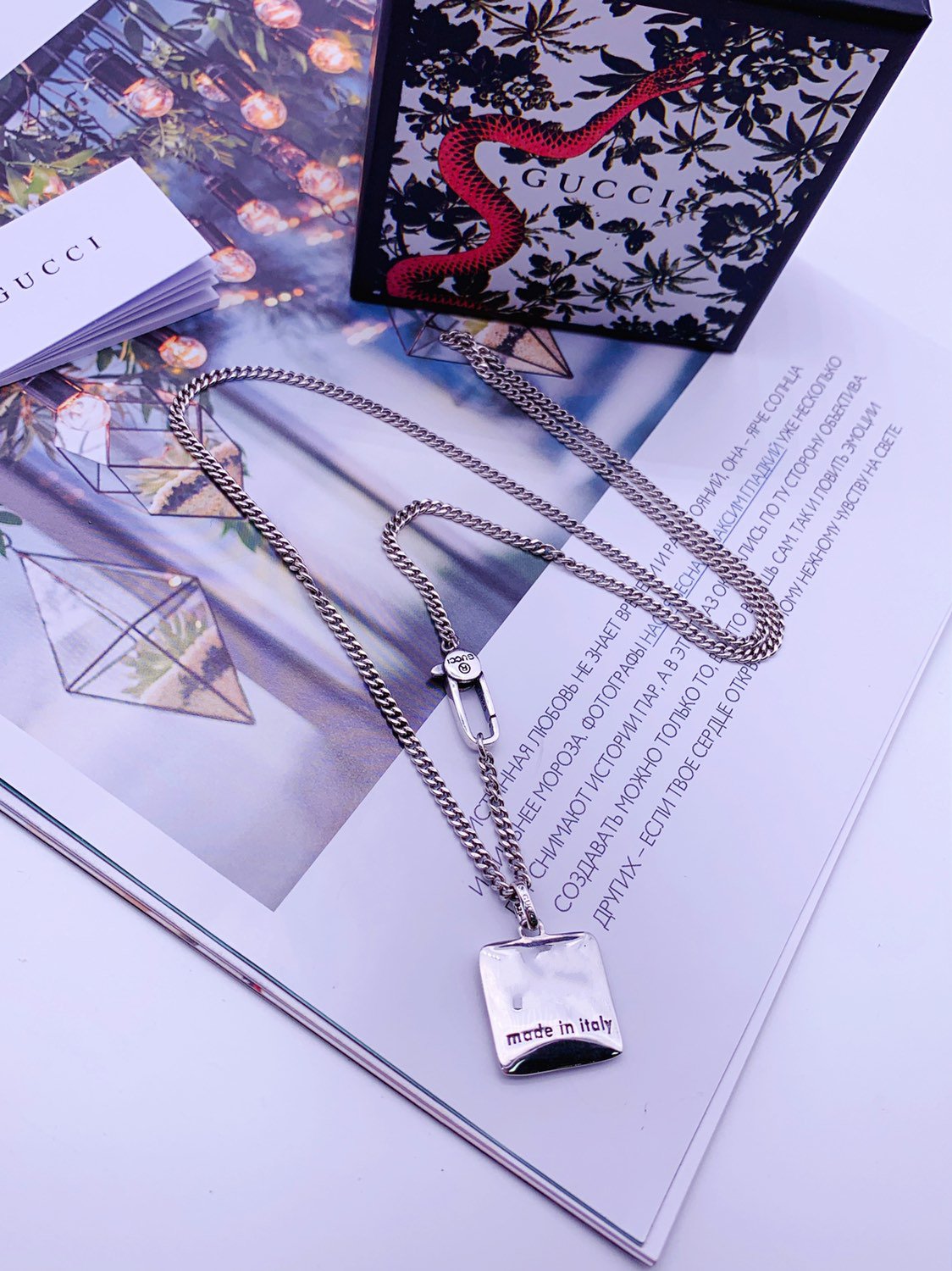 GUCCI LOGO ENGRAVED SQUARE PENDANT NECKLACE