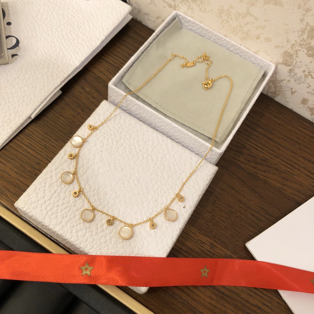 DIOR ROSE DES VENTS NECKLACE YELLOW GOLD, DIAMONDS AND MOTHER-OF-PEARL