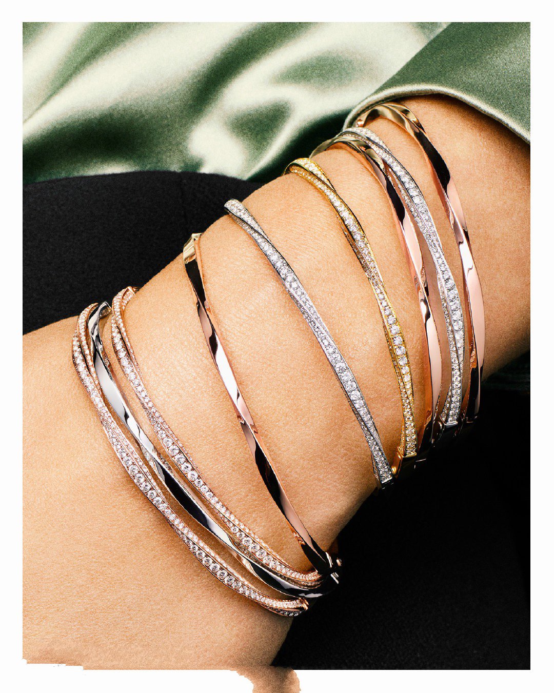 GRAFF SPIRAL PAVED DIAMOND BANGLE BRACELET