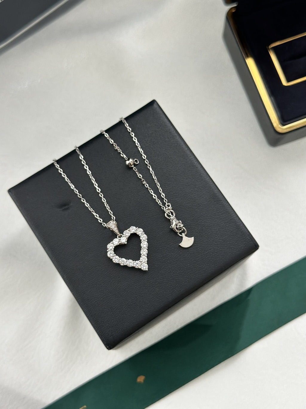 GRAFF HEART SILHOUETTE SILVER DIAMOND NECKLACE