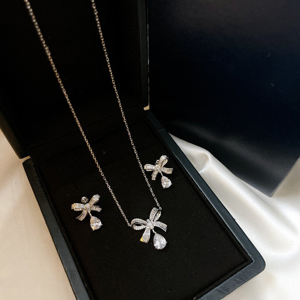 GRAFF TILDA BOW BAGUETTE CUT SILVER DIAMOND DROP NECKLACE