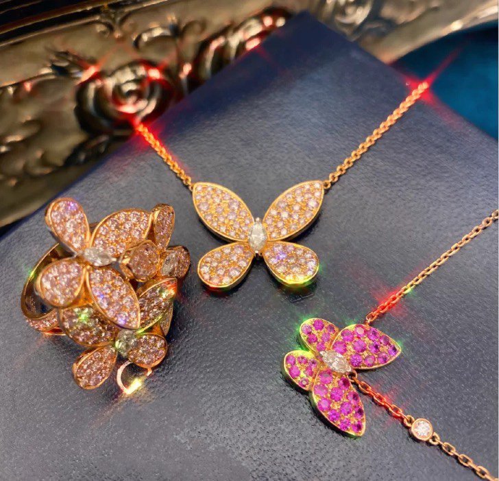 GRAFF BUTTERFLY GOLD DIAMOND PAVED NECKLACE