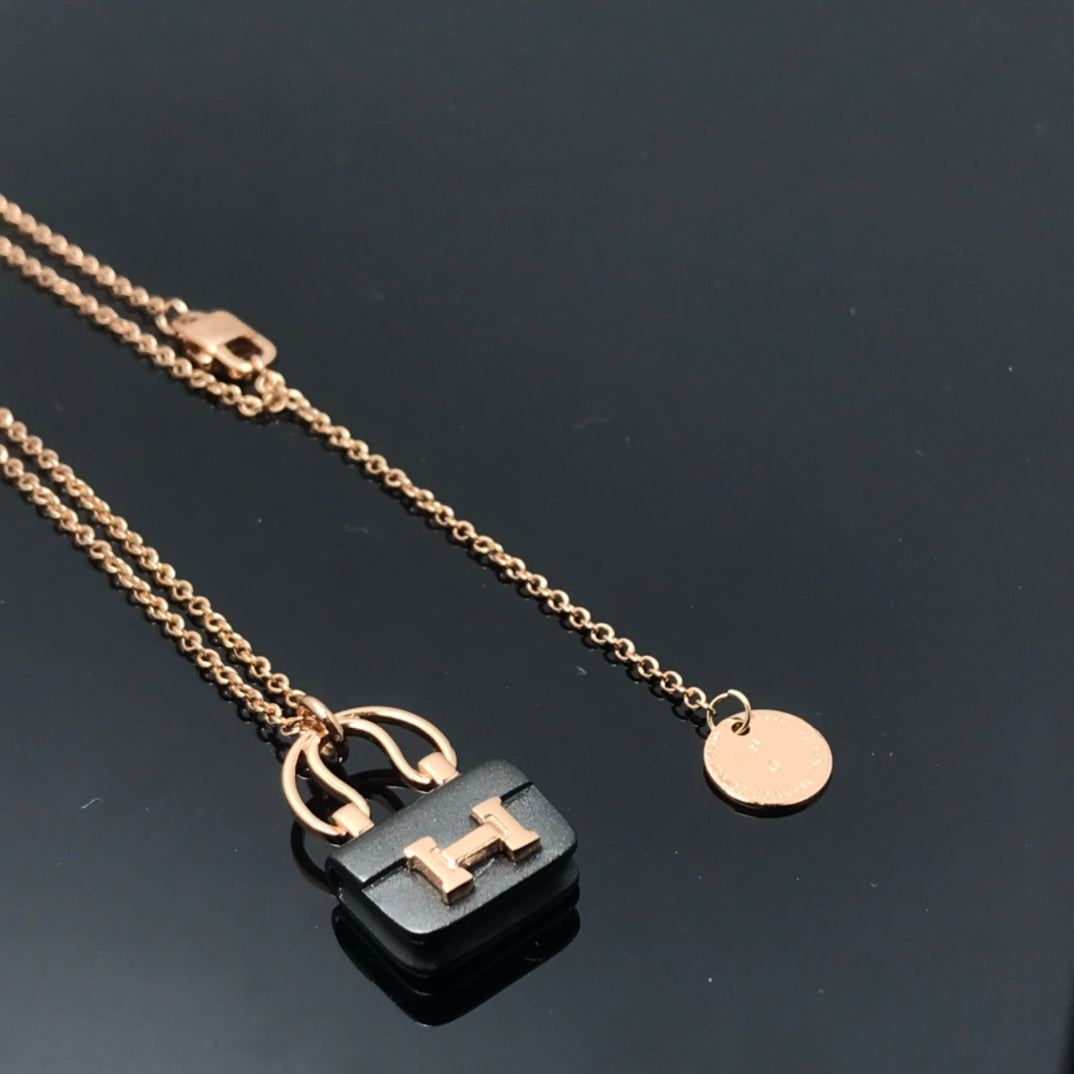 HERMES WOMEN'S HM AMULETTES CONSTANCE PENDANT NECKLACE