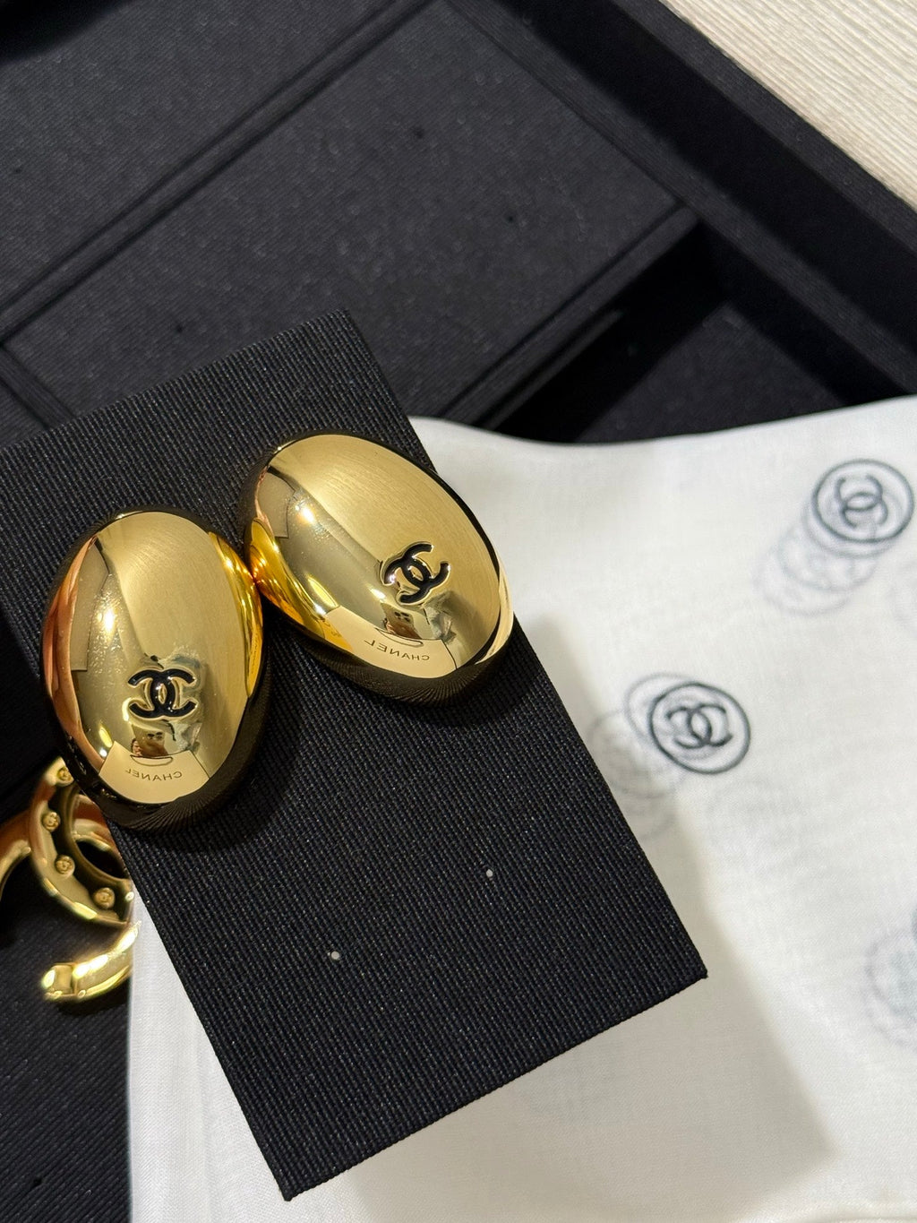 Chanel 2026 Mirror Black Enamel Double C Oval Pigeon Egg Earrings