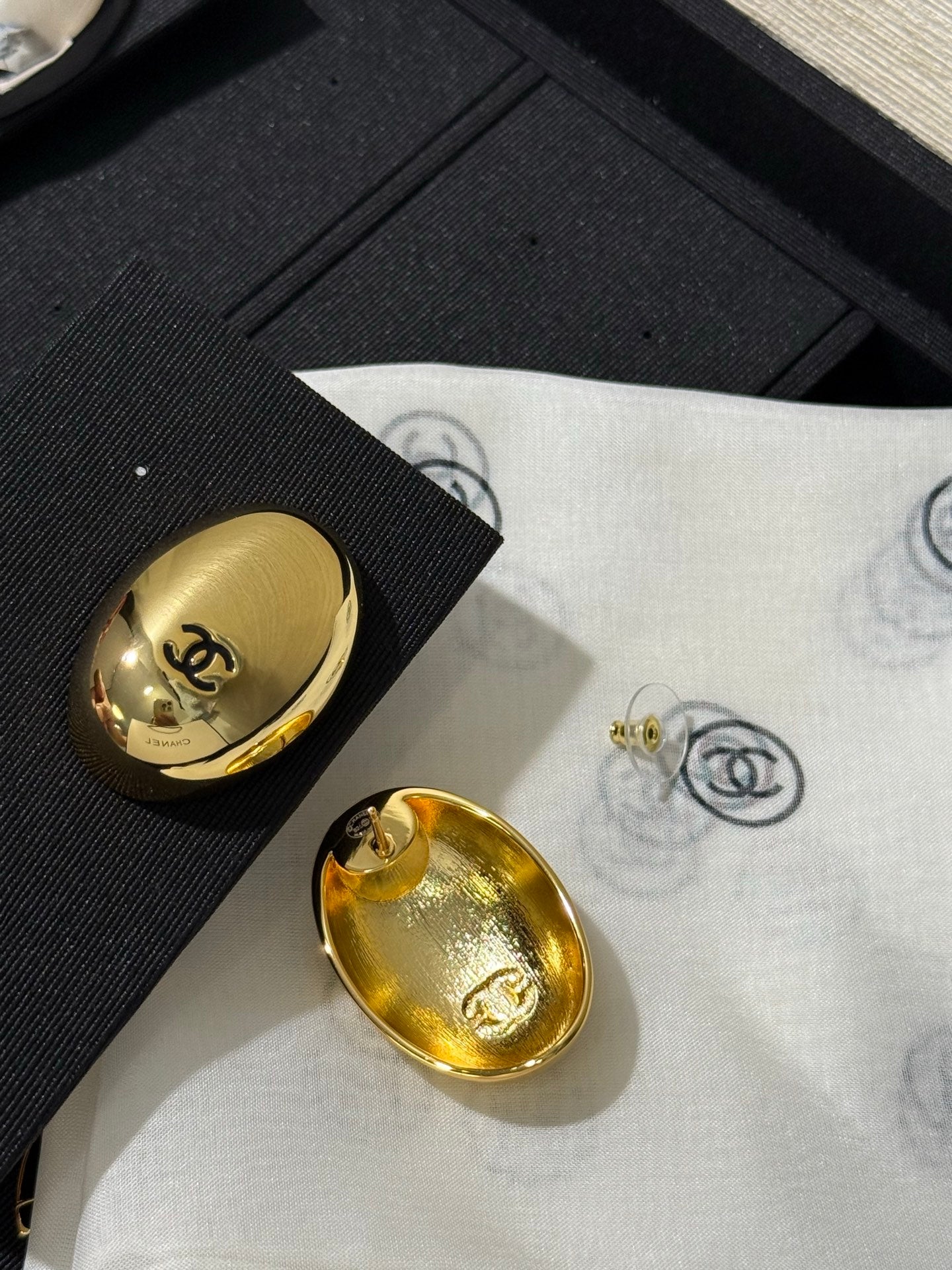 Chanel 2026 Mirror Black Enamel Double C Oval Pigeon Egg Earrings