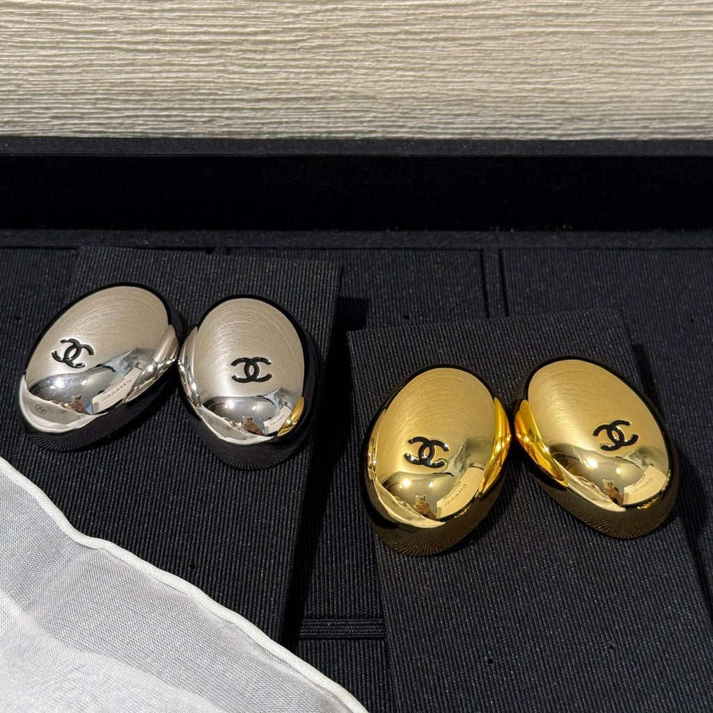 Chanel 2026 Mirror Black Enamel Double C Oval Pigeon Egg Earrings