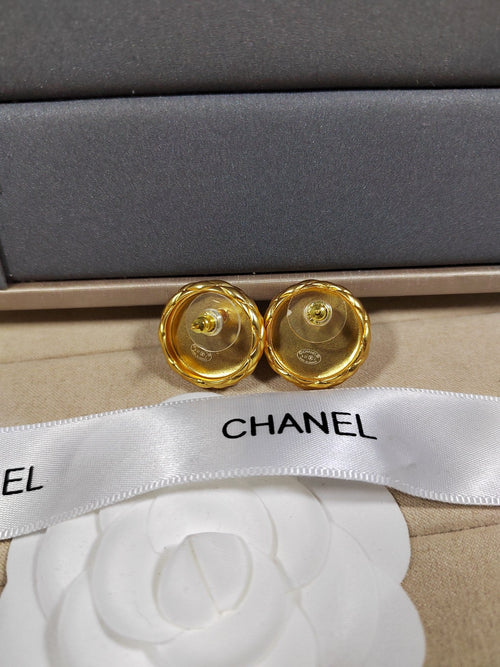 18K  Chanel Round Pearl Earrings