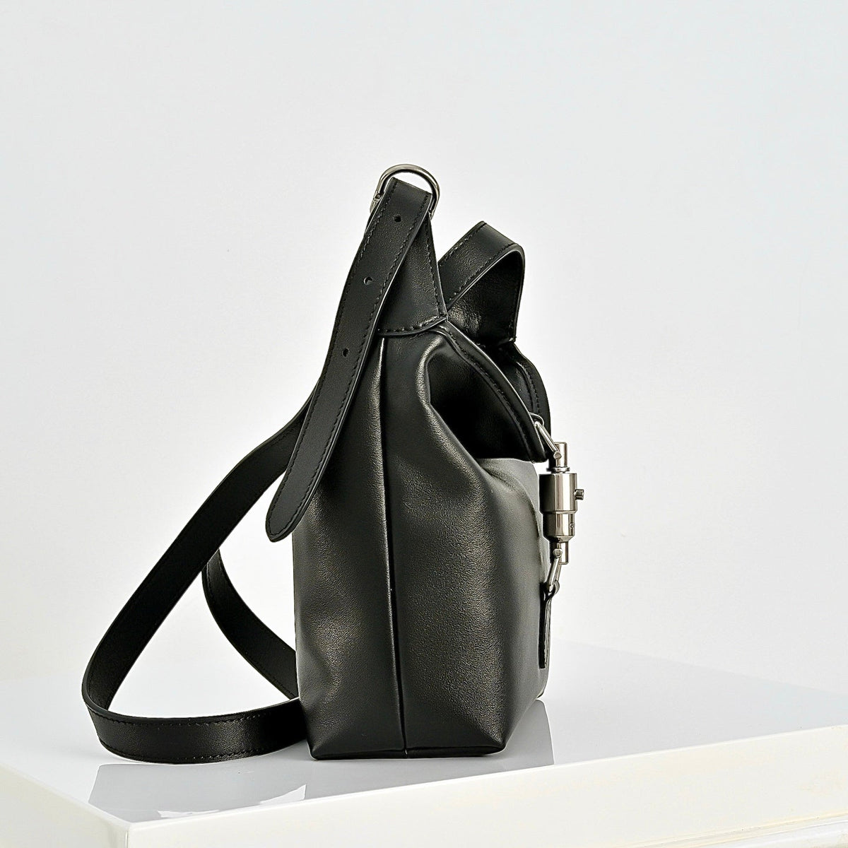 Gucci GG Jackie Mini Crossbody Bag – A002LF