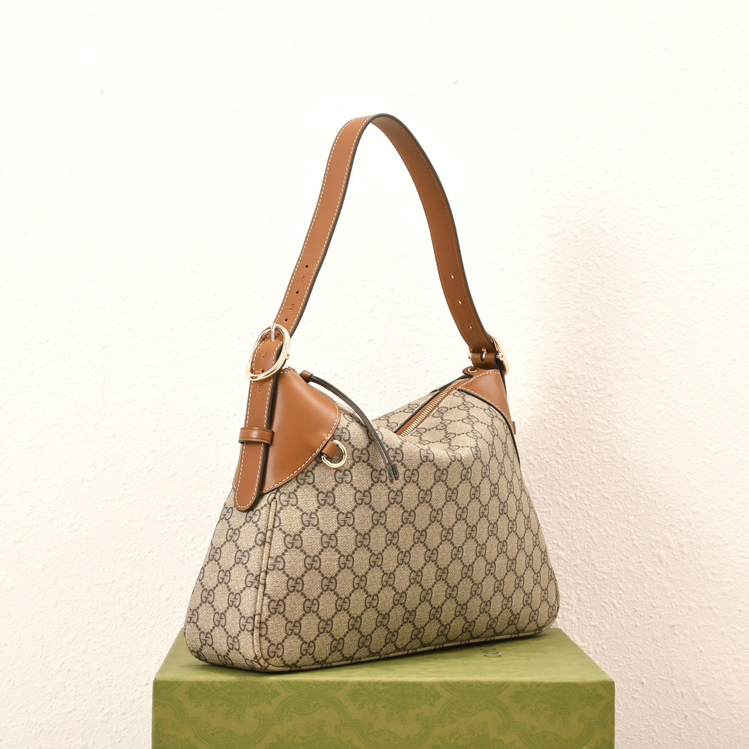 Gucci Emblem Medium Zip Tote Bag – 815217
