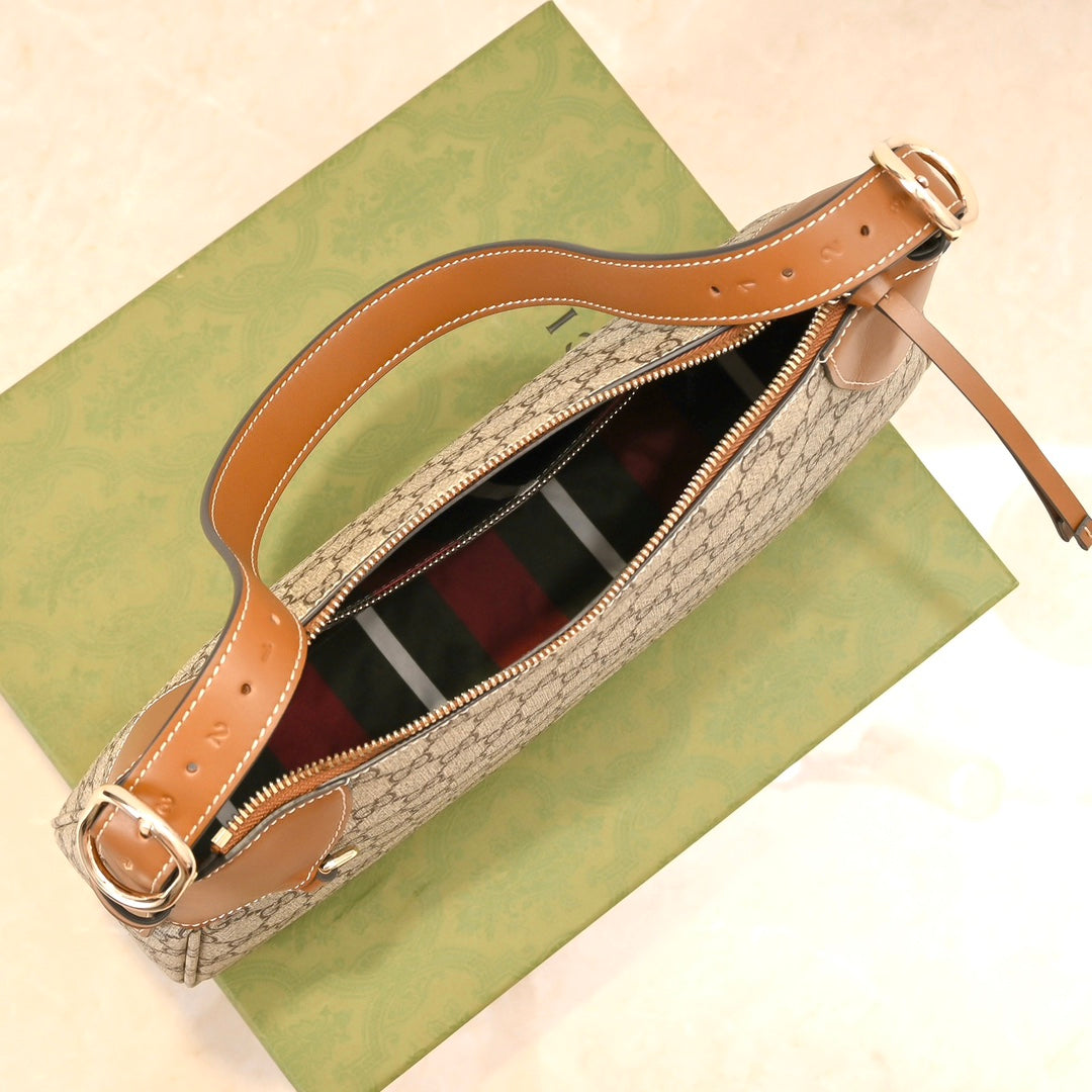 Gucci Emblem Medium Zip Tote Bag – 815217