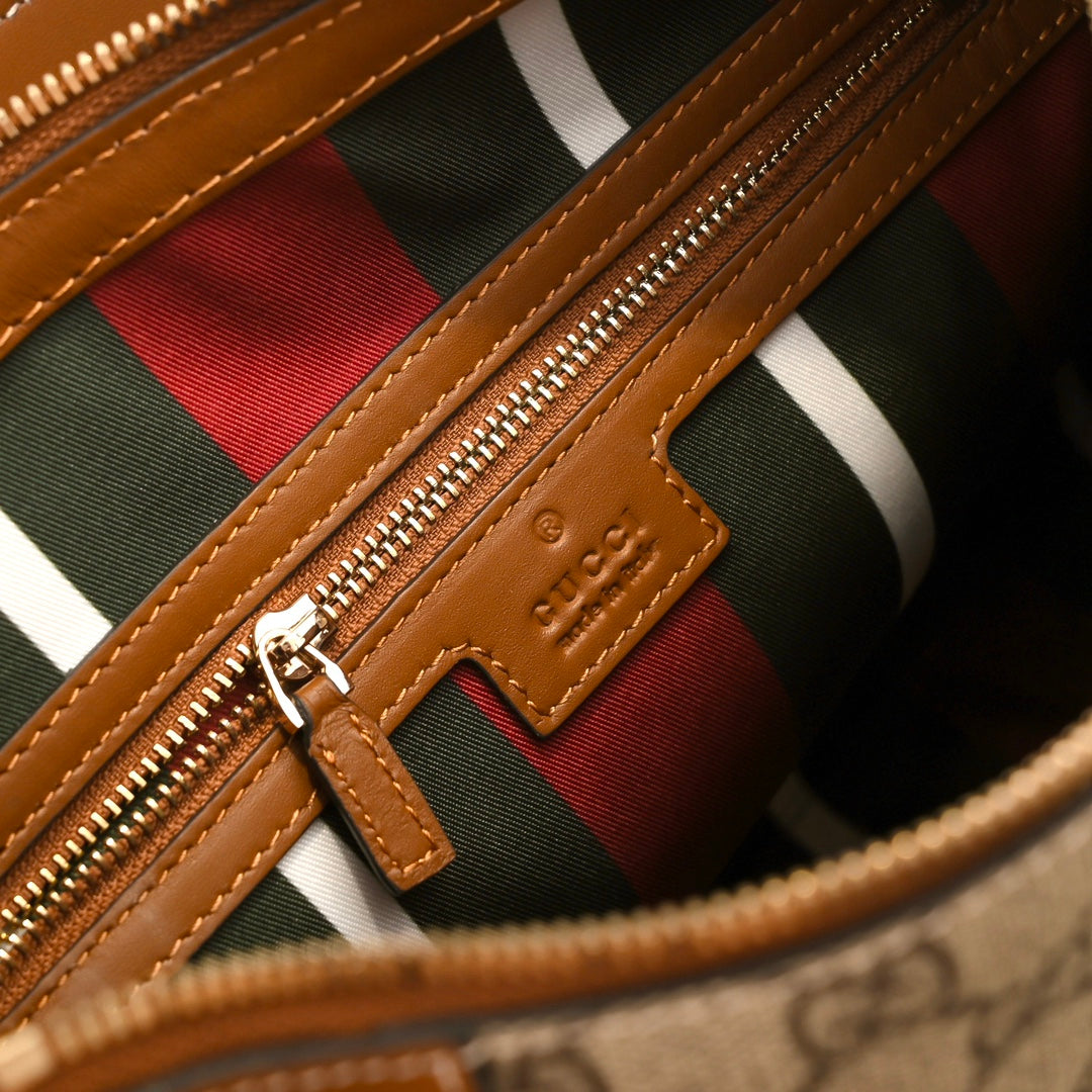 Gucci Emblem Medium Zip Tote Bag – 815217